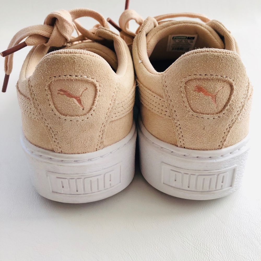 NWOT PUMA CREAM SUEDE SNEAKERS - Picture 4 of 7